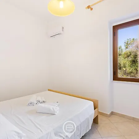 Estay - Is Feminas 26 - On The Bari Sardo
