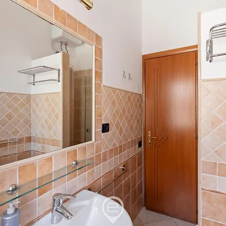 Estay - Is Feminas 26 - On The Διαμέρισμα Bari Sardo