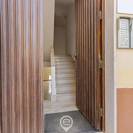 Estay - Is Feminas 26 - On The Διαμέρισμα